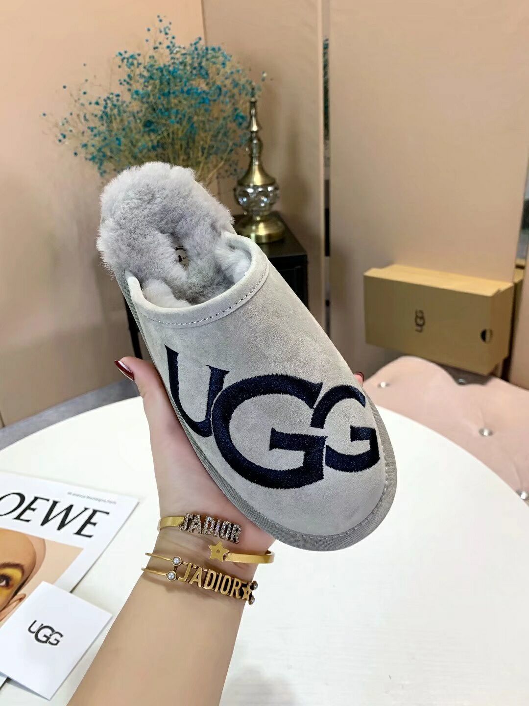 Large G Indoor Slippers - Gray, Model 2593
