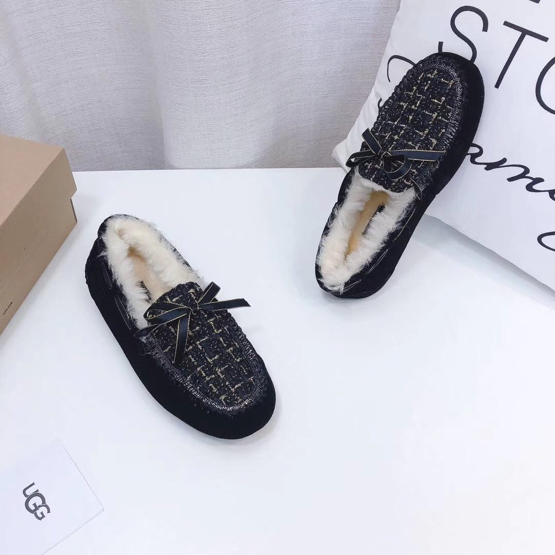 Chic Moccasin-Style Loafers - Black, Model 5623