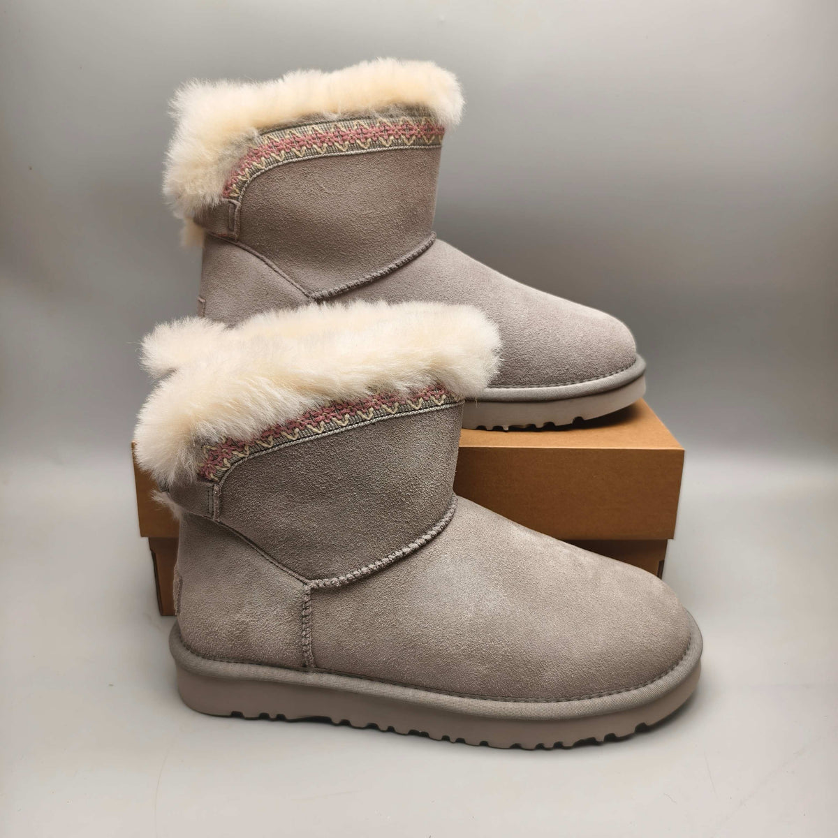 Folk-Inspired Back-Strap Shoes - Gray, Model 4517
