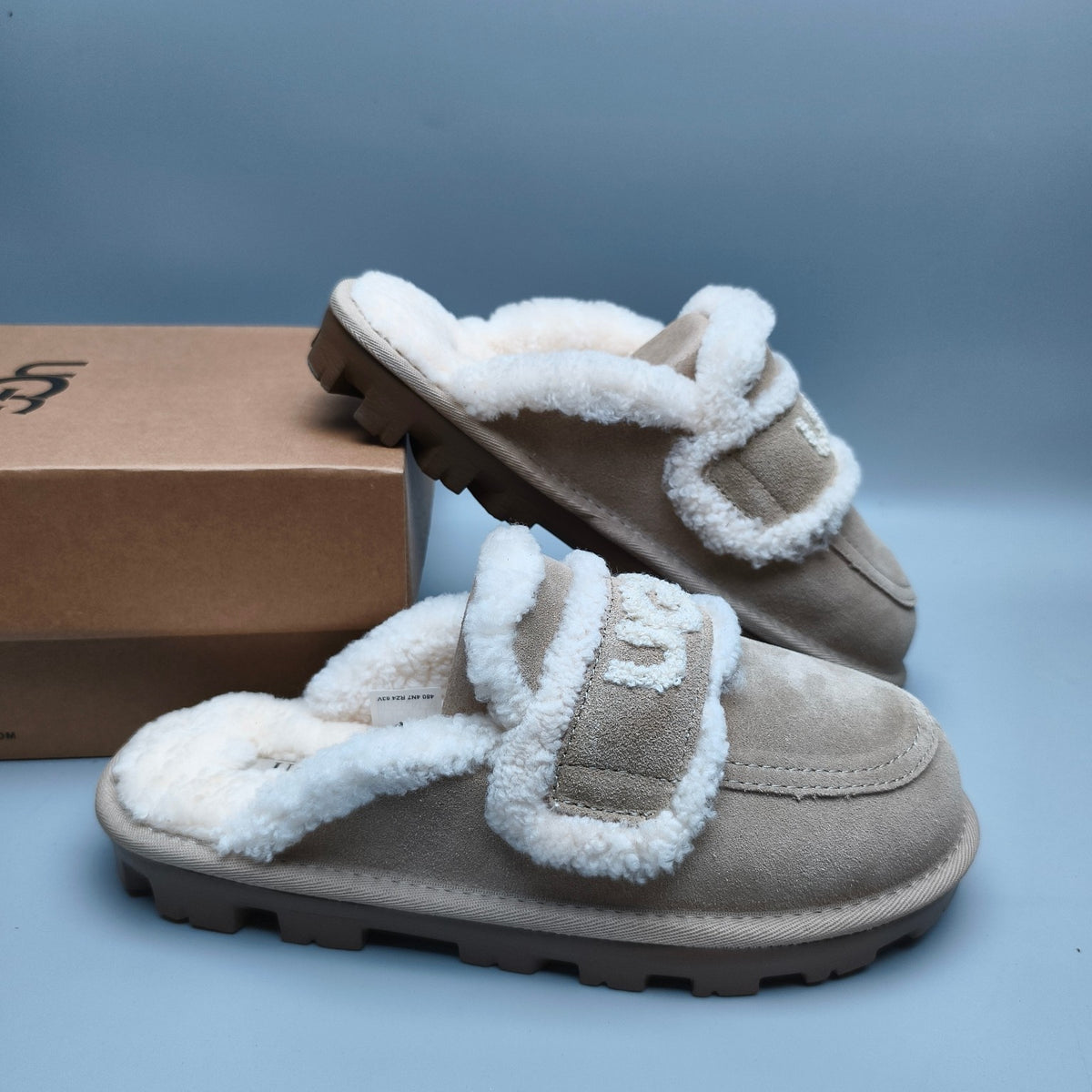Curly Plush Logo Slippers - Sand, Model 1206