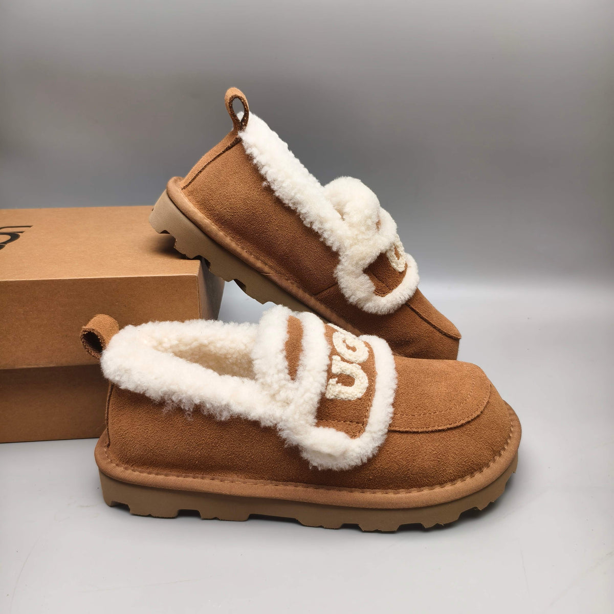 Large Logo Closed-Back Casual Shoes - Chestnut, Model 2939