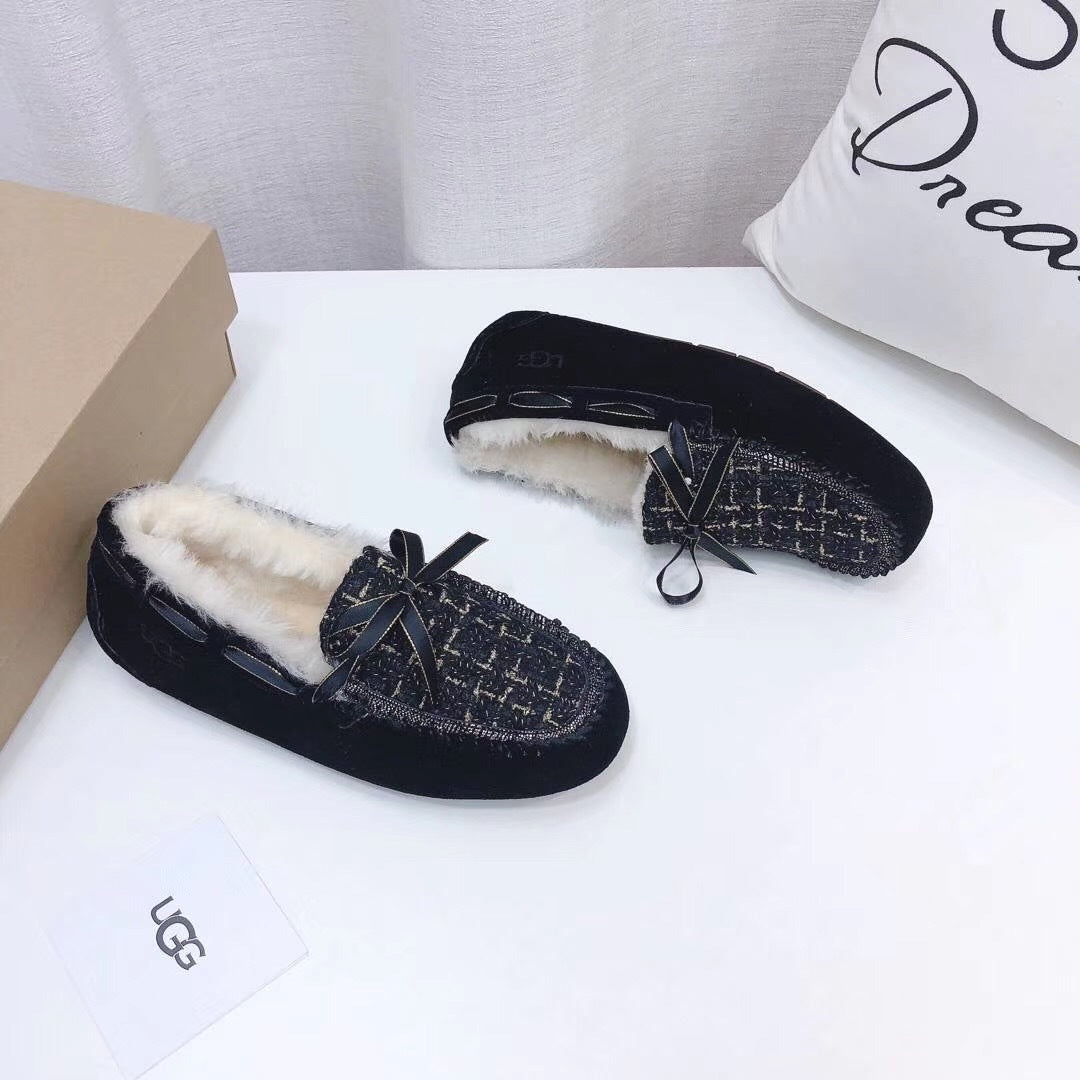Chic Moccasin-Style Loafers - Black, Model 5623