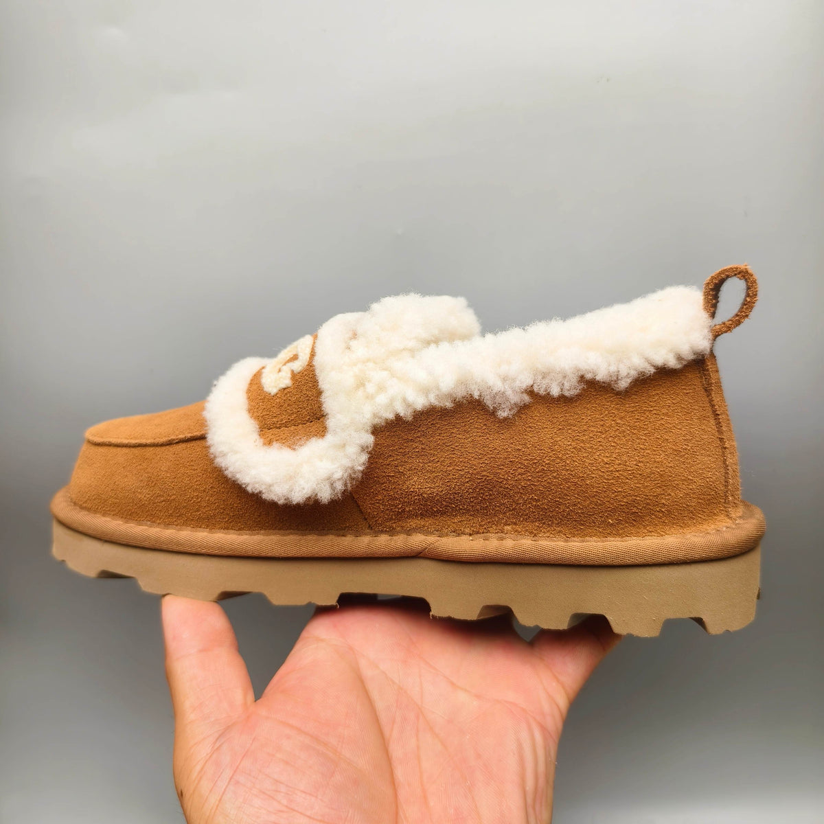 Large Logo Closed-Back Casual Shoes - Chestnut, Model 2939