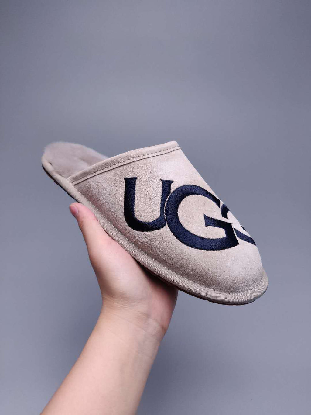 Large G Indoor Slippers - Gray, Model 2593