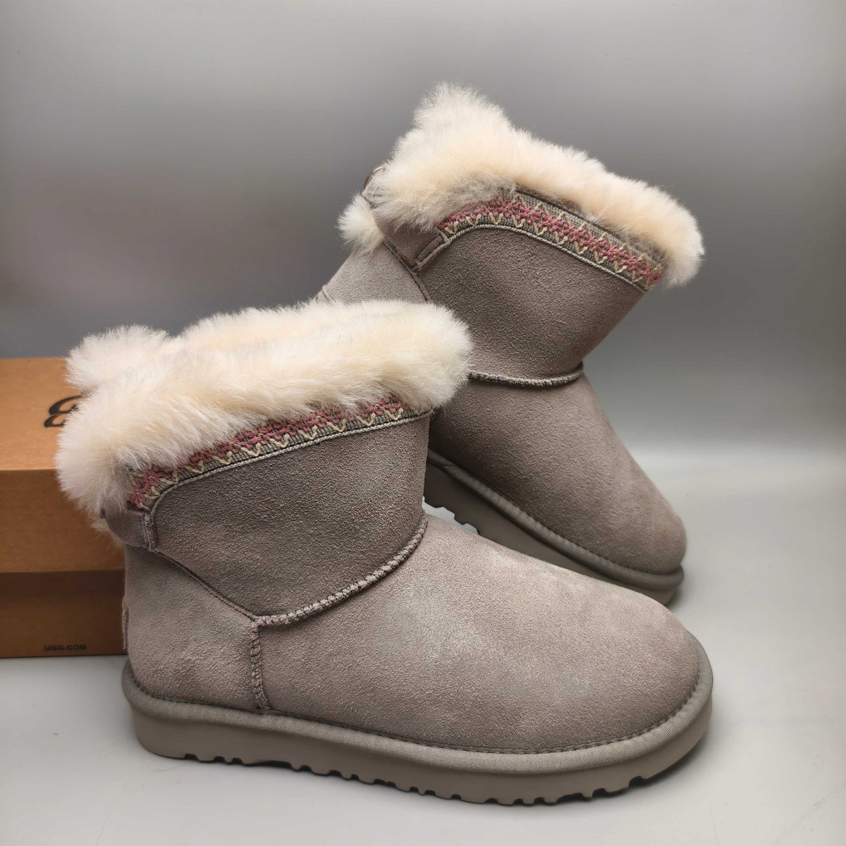 Folk-Inspired Back-Strap Shoes - Gray, Model 4517