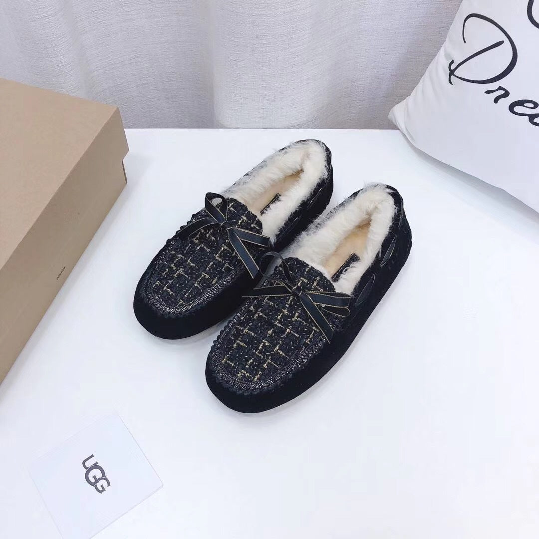 Chic Moccasin-Style Loafers - Black, Model 5623