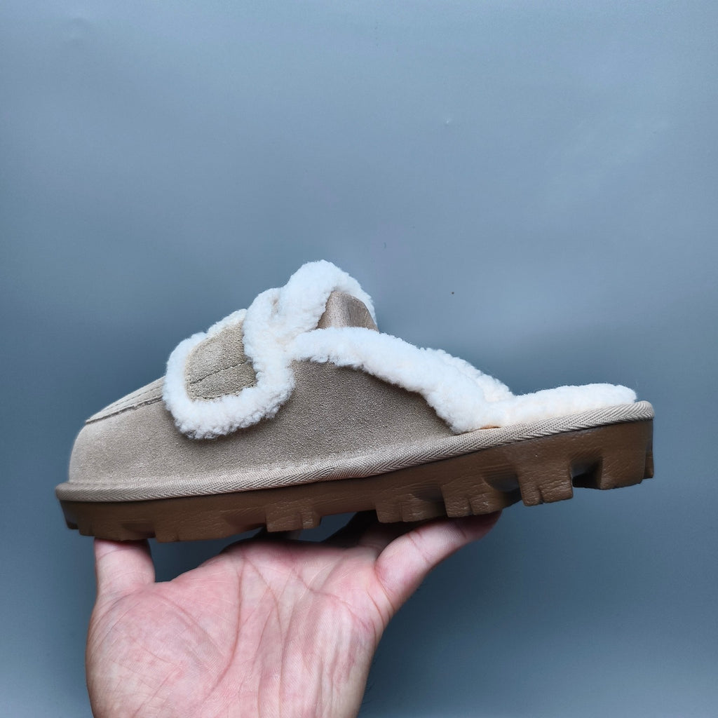 Curly Plush Logo Slippers - Sand, Model 1206