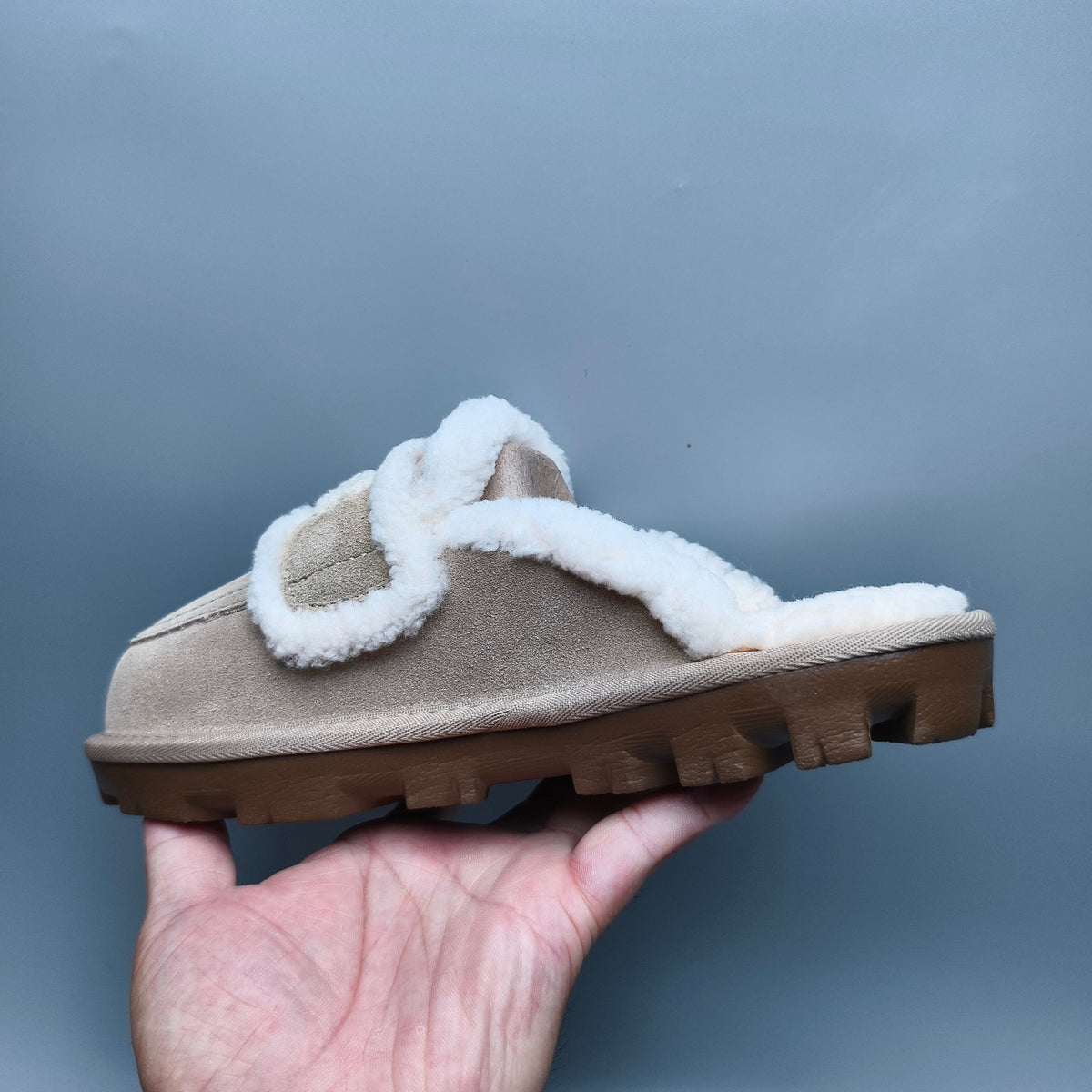 Curly Plush Logo Slippers - Sand, Model 1206