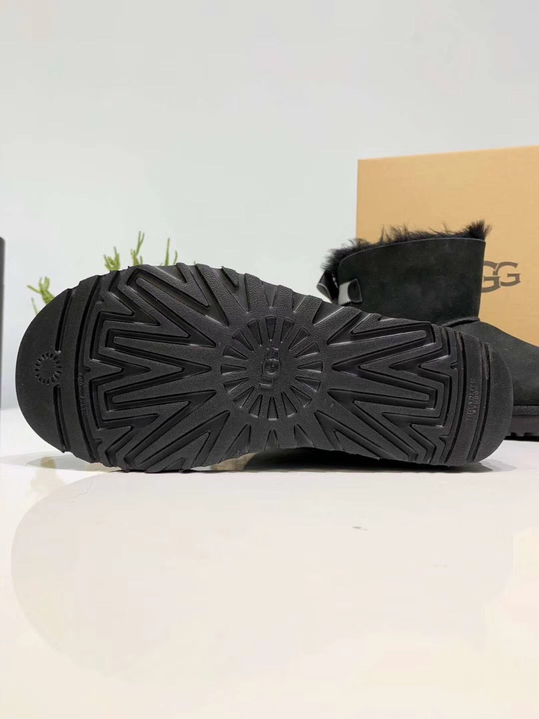 Bow-Detail Shoes with Subtle Shimmer - Black, Model 2938