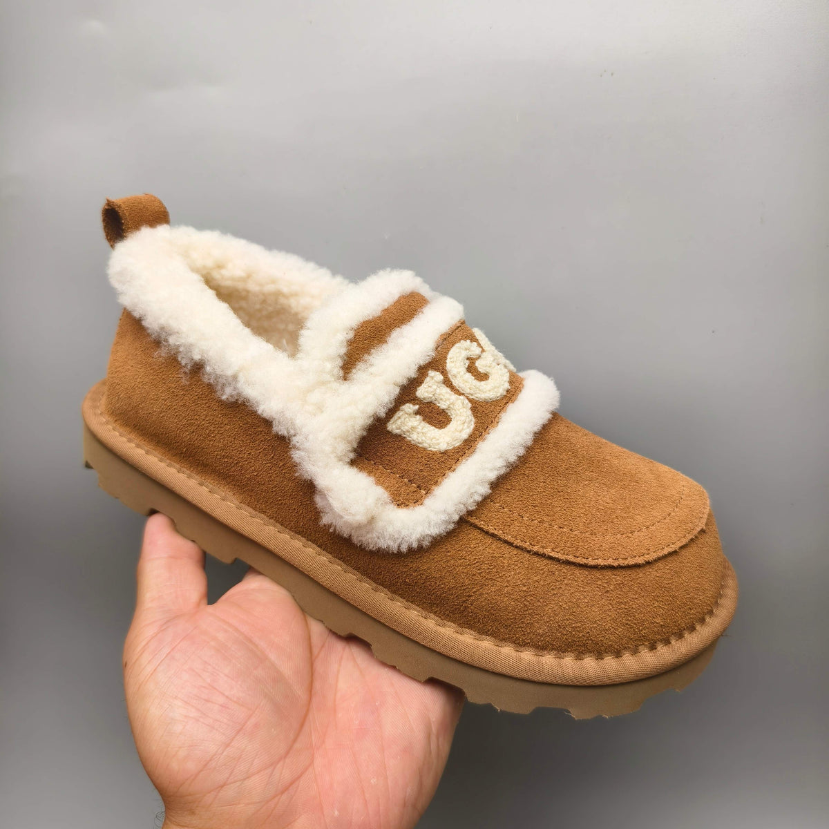 Large Logo Closed-Back Casual Shoes - Chestnut, Model 2939