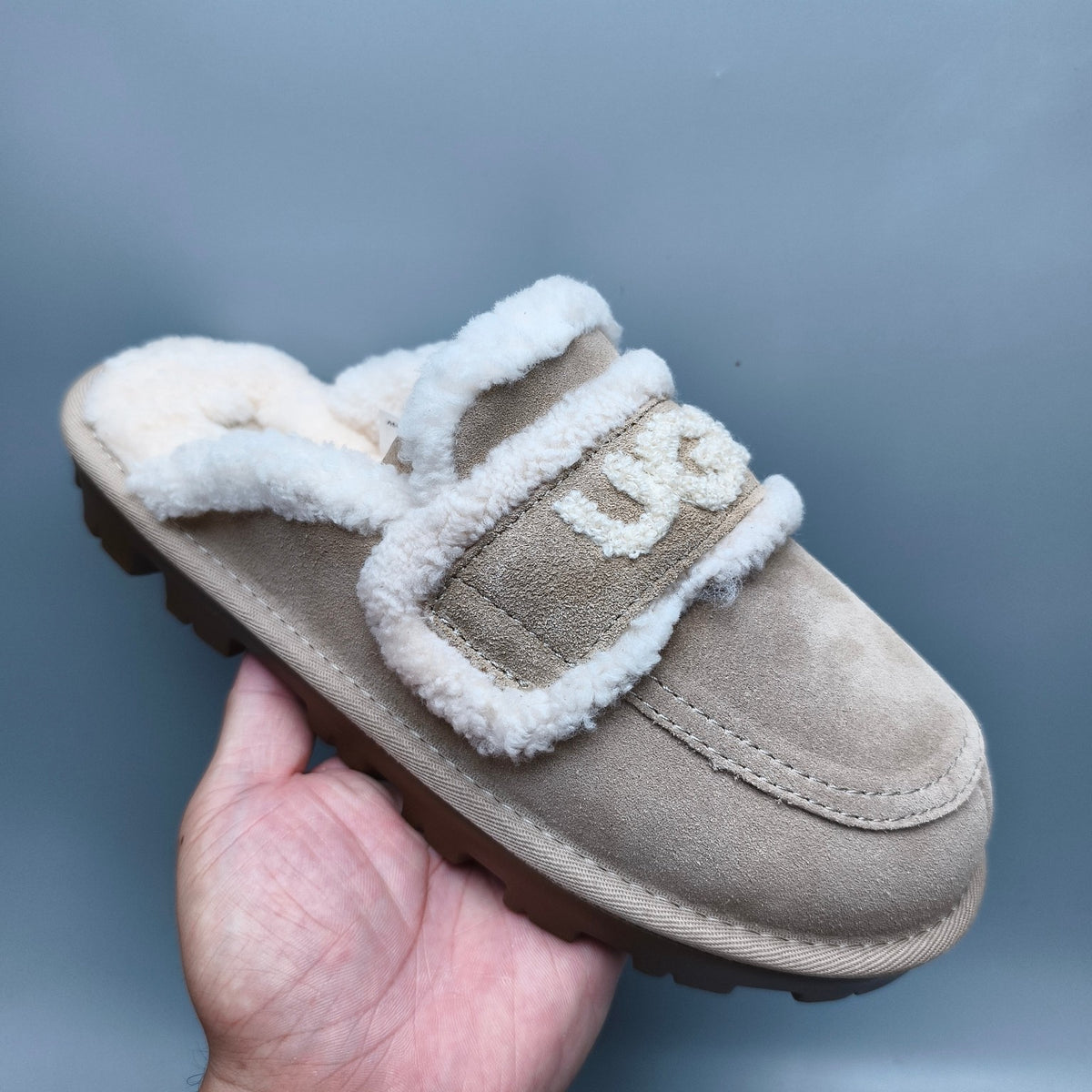 Curly Plush Logo Slippers - Sand, Model 1206