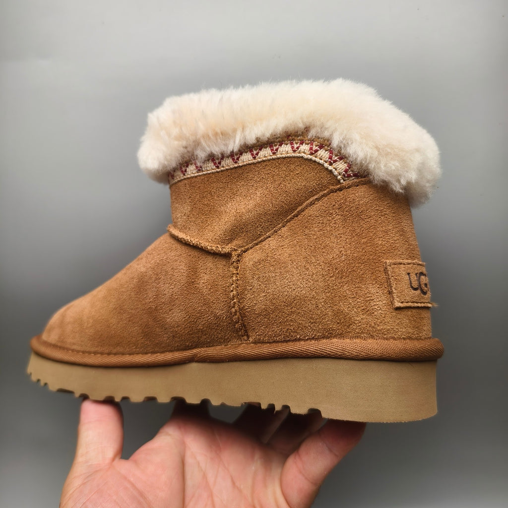 Folk-Inspired Low-Top Casual Shoes - Chestnut, Model 4496