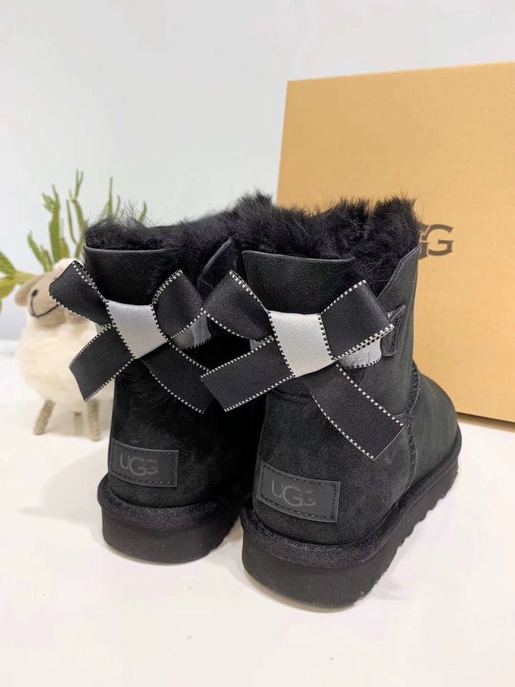 Bow-Detail Shoes with Subtle Shimmer - Black, Model 2938