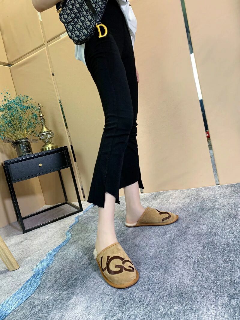 Large G Indoor Slippers - Chestnut, Model 2593