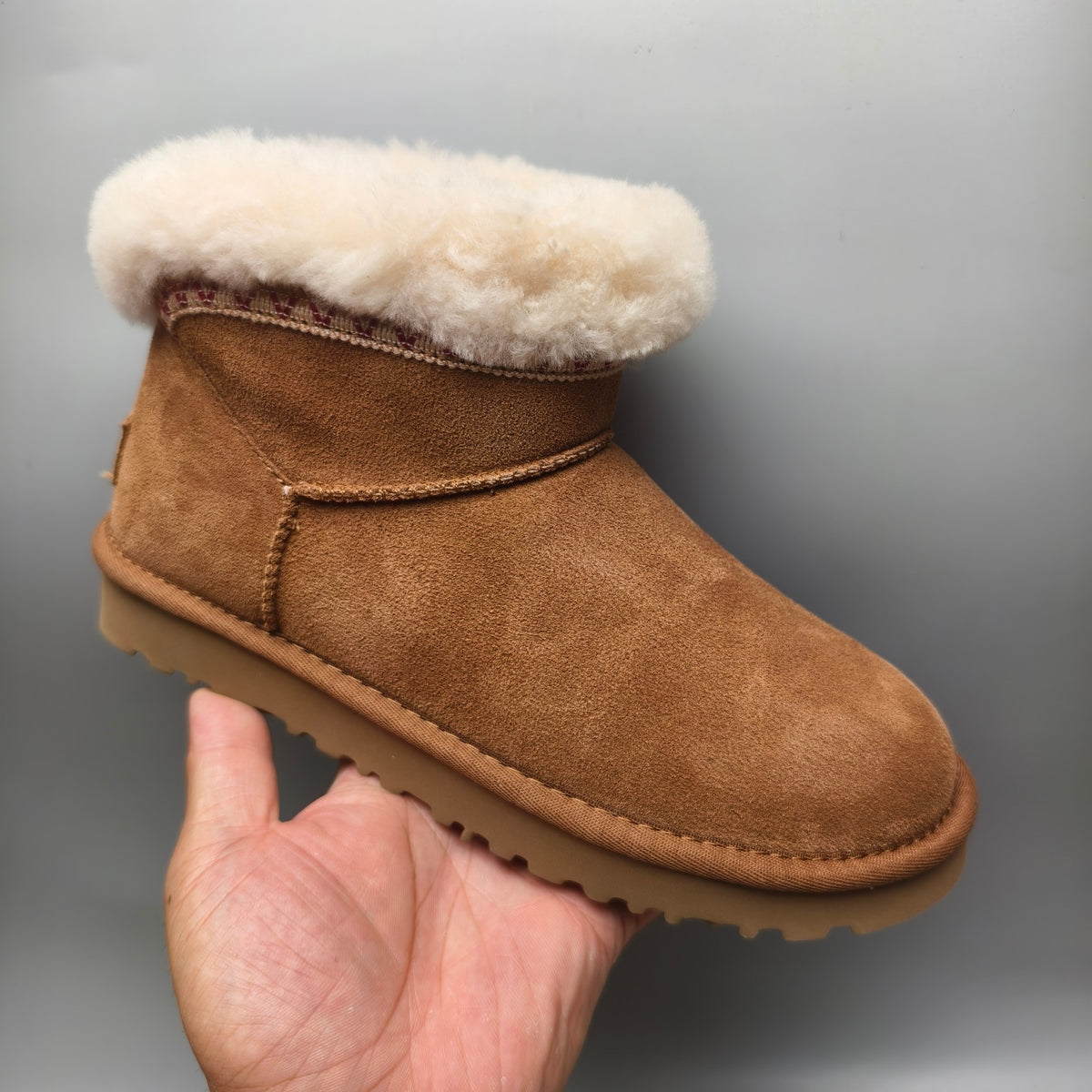 Folk-Inspired Low-Top Casual Shoes - Chestnut, Model 4496