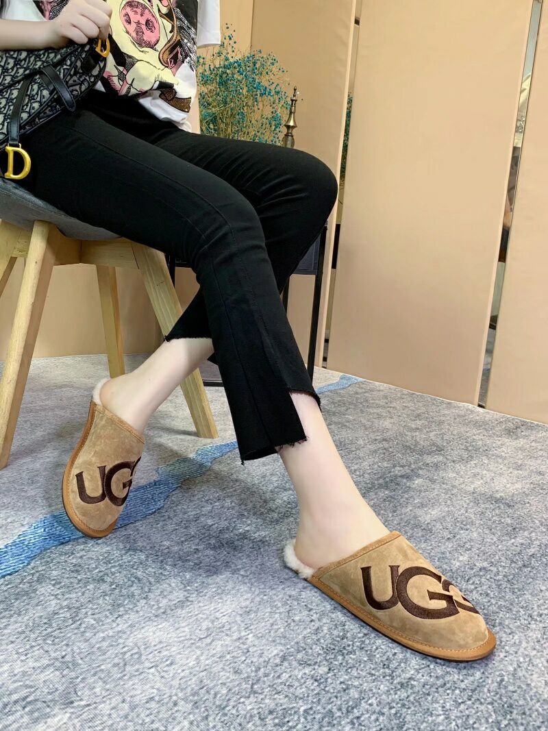 Large G Indoor Slippers - Chestnut, Model 2593