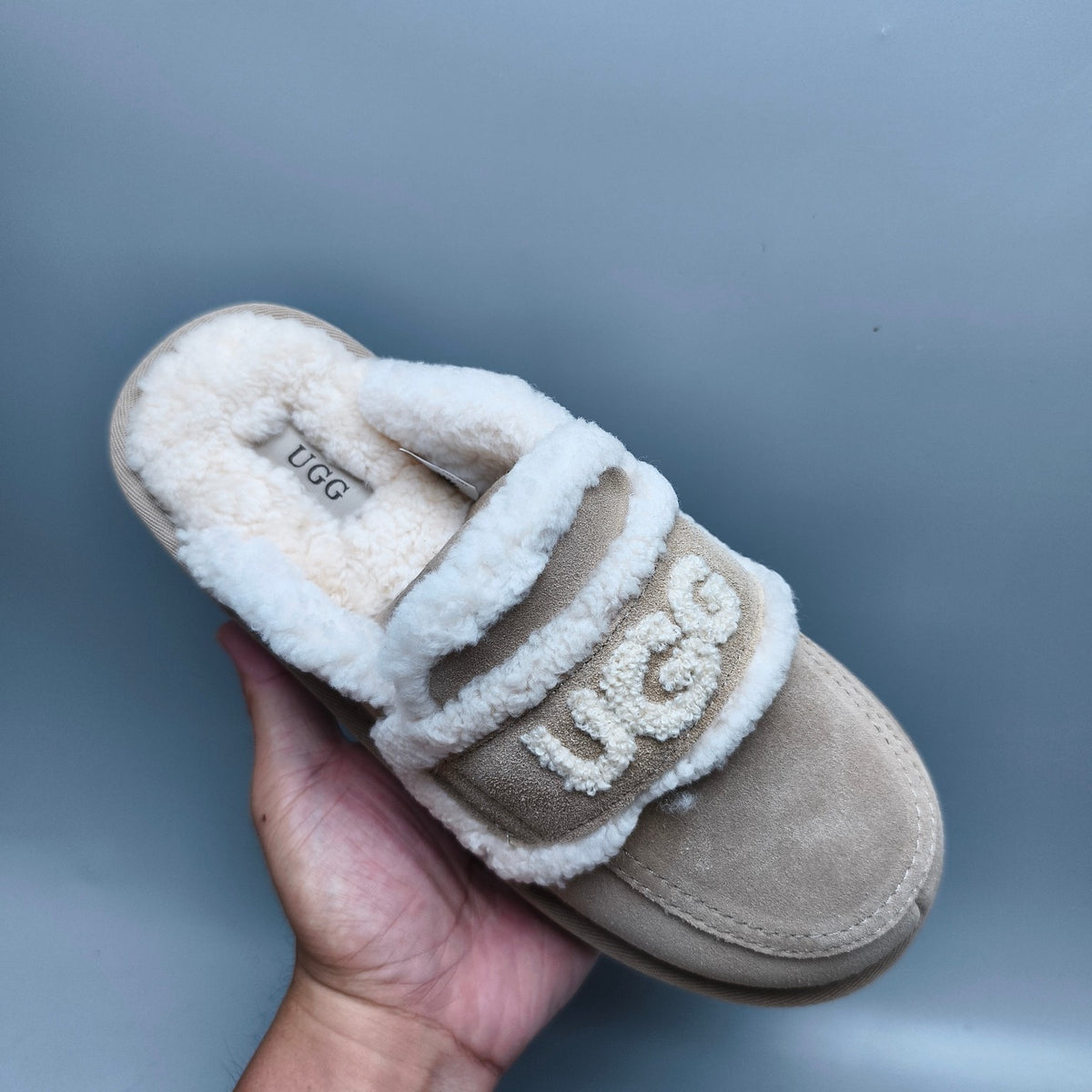 Curly Plush Logo Slippers - Sand, Model 1206