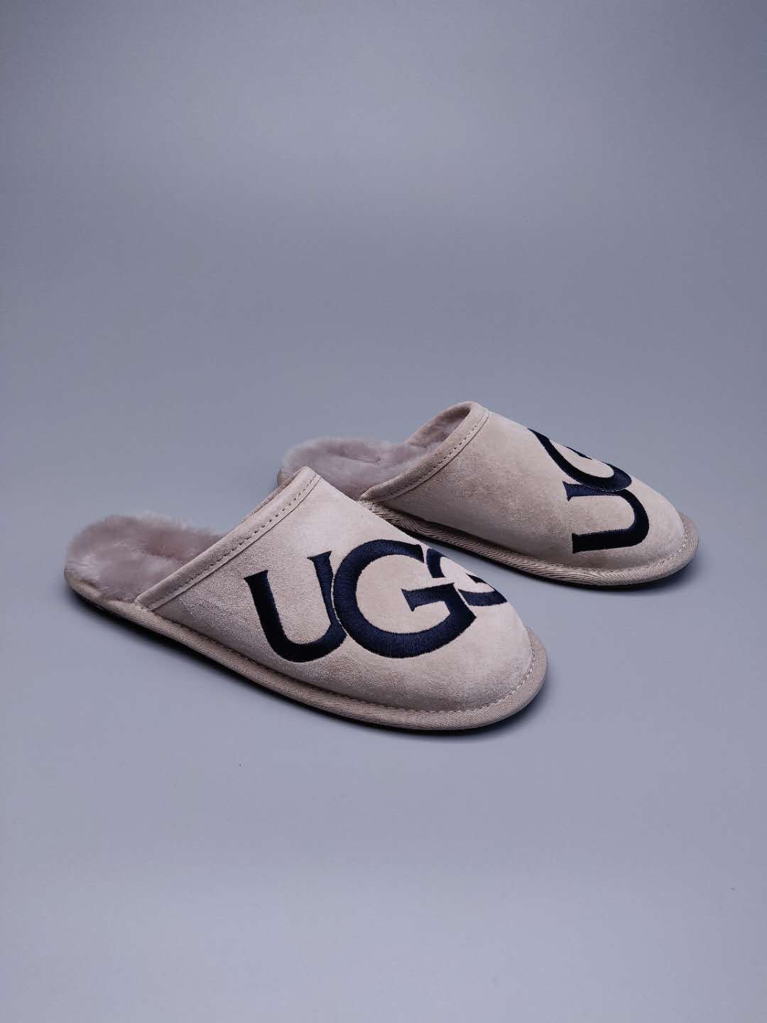 Large G Indoor Slippers - Gray, Model 2593