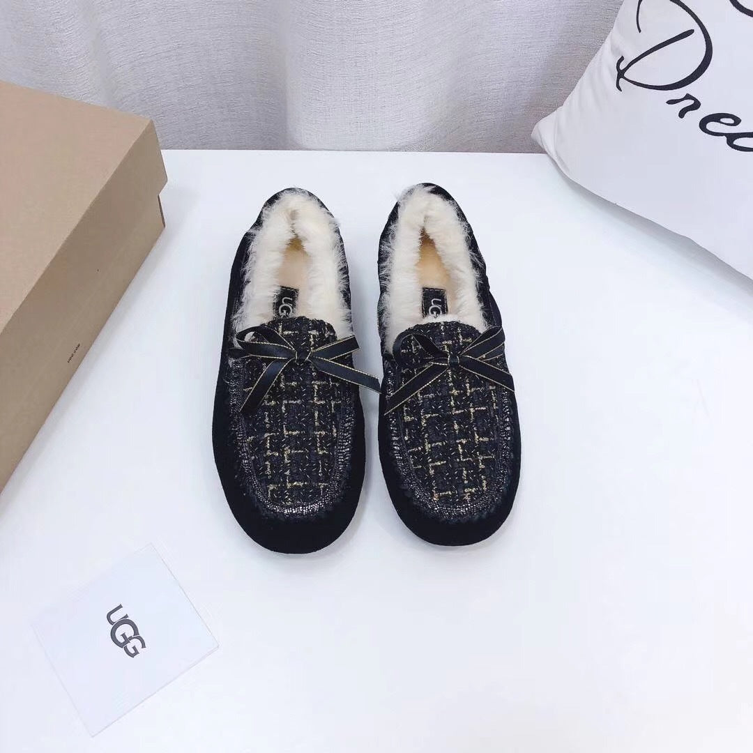 Chic Moccasin-Style Loafers - Black, Model 5623