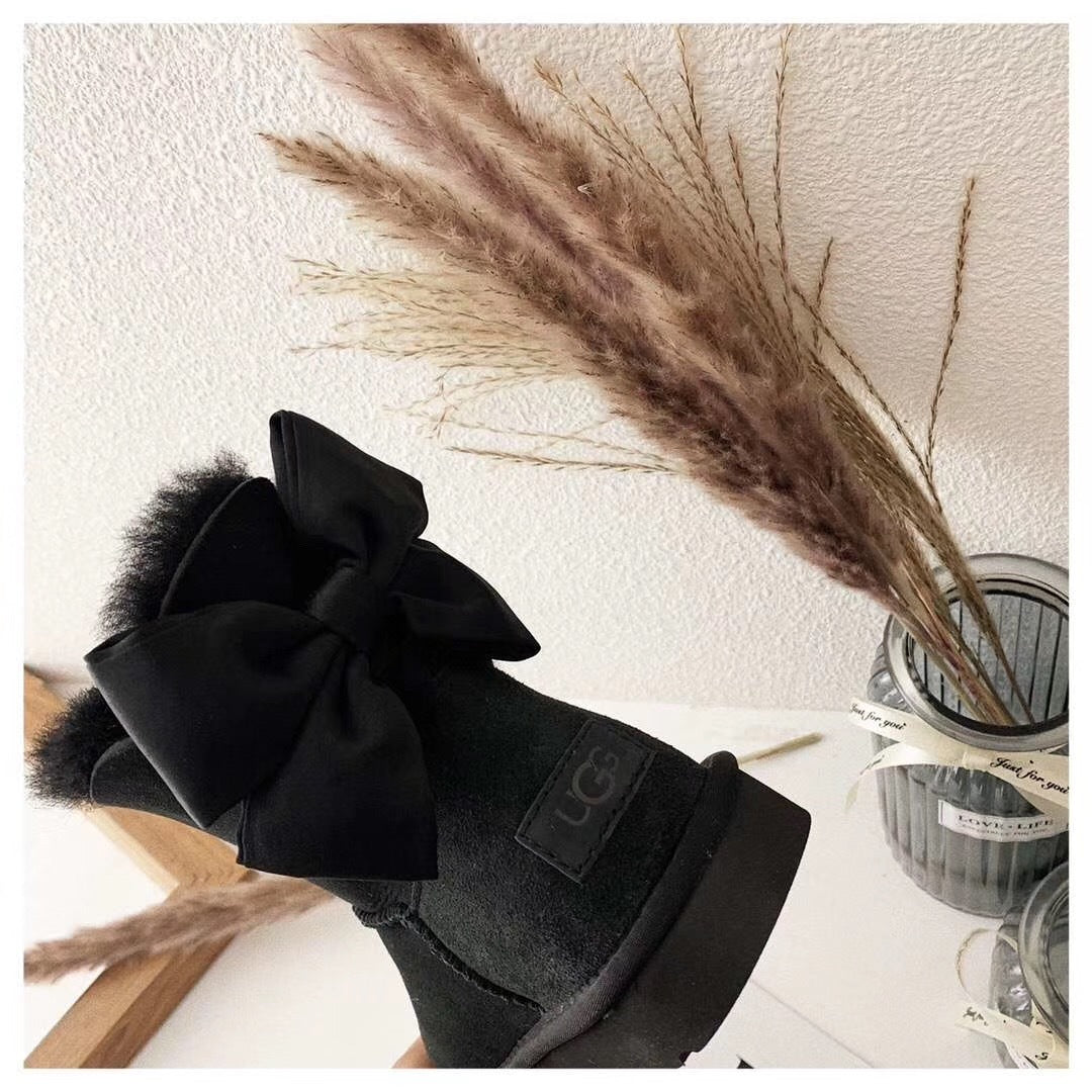 Bow-Detail Ankle Boots - Black, Model 3130