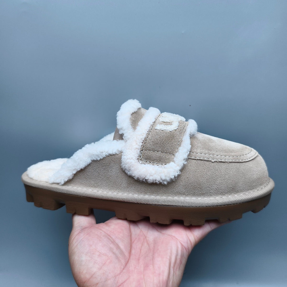 Curly Plush Logo Slippers - Sand, Model 1206