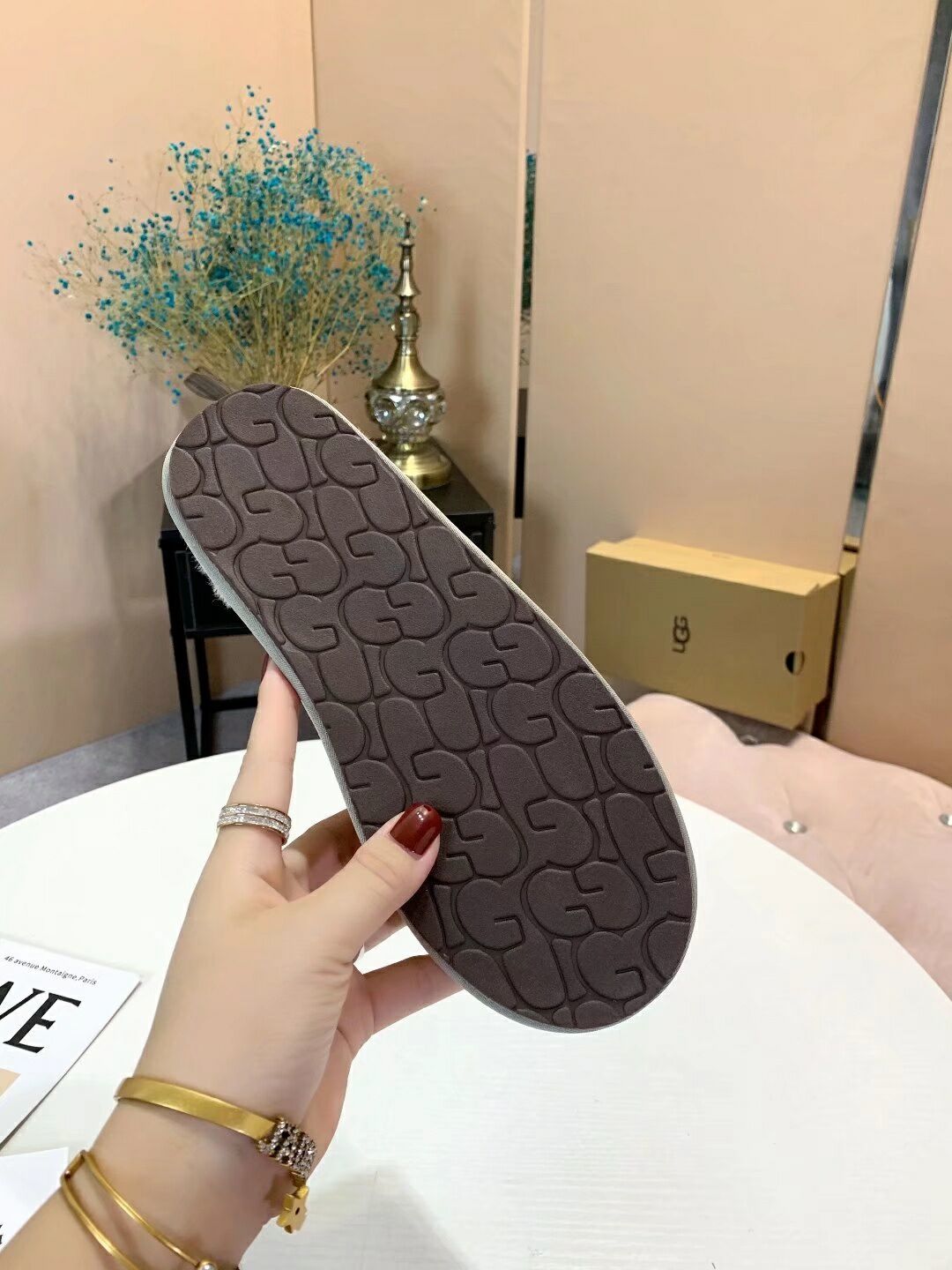 Large G Indoor Slippers - Gray, Model 2593