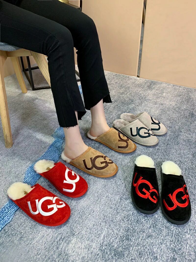 Large G Indoor Slippers - Gray, Model 2593